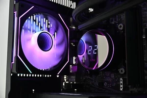 CPU Temp Display Gaming PC Ryzen 7 7800X3D 32GB DDR5 1TB M.2+2TB HD RTX 5070 - Bild 1 von 5
