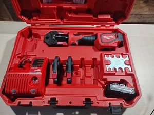 Milwaukee 2674-22C M18 Short Throw Press Tool Kit with PEX Crimp Jaws - Picture 1 of 14