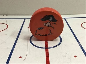 Milwaukee Admirals Maskottchen Roscoe orange Hockey Puck AHL Predators - Bild 1 von 2
