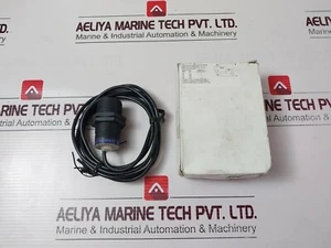 Telemecanique/Schneider Electric XS4P30PA370 Inductive Proximity Sensor 12-48VDC - Picture 1 of 12