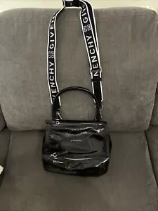 Givenchy Pandora piccola pelle liscia con cinturino logo design invecchiato - Foto 1 di 18