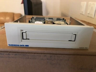 Tandberg Travan NS8 PRO 4/8GB IDE Int. Seagate STT38000A STT28000A - Image 1 of 4