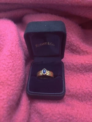 Anillo solitario Tiffany & Co. zafiro cabujón oro amarillo 18k talla 7 Foto 1 de 4