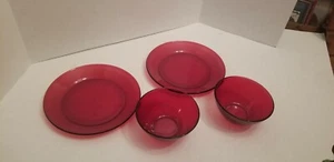 Vintage Arcoroc Ruby Red 2 salad plates and 2 Small Bowls - Bild 1 von 6