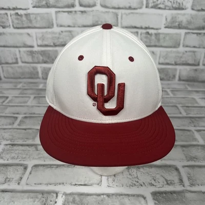 OU Oklahoma Sooners Nike True Dri-Fit Gorra, Sombrero Ajustado Carmesí y Blanco 7 1/8 Foto 1 de 4