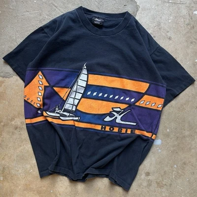 Camiseta Gráfica Vintage Años 90 Hobie Surf Envolvente Estampado AOP Grande Foto 1 de 4