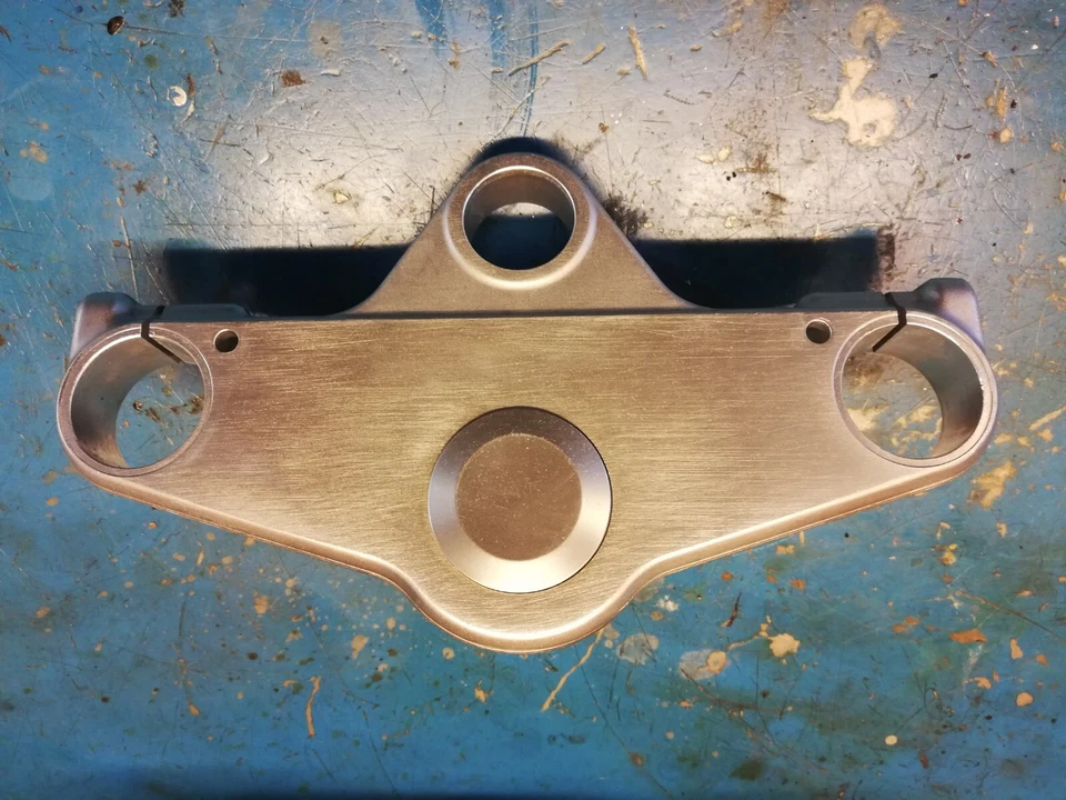 BMW K 1200 RS 31422333384 PIASTRA SUPERIORE FORCELLA K41 00 - 05 UPPER FORK PLAT - Immagine 1 di 3