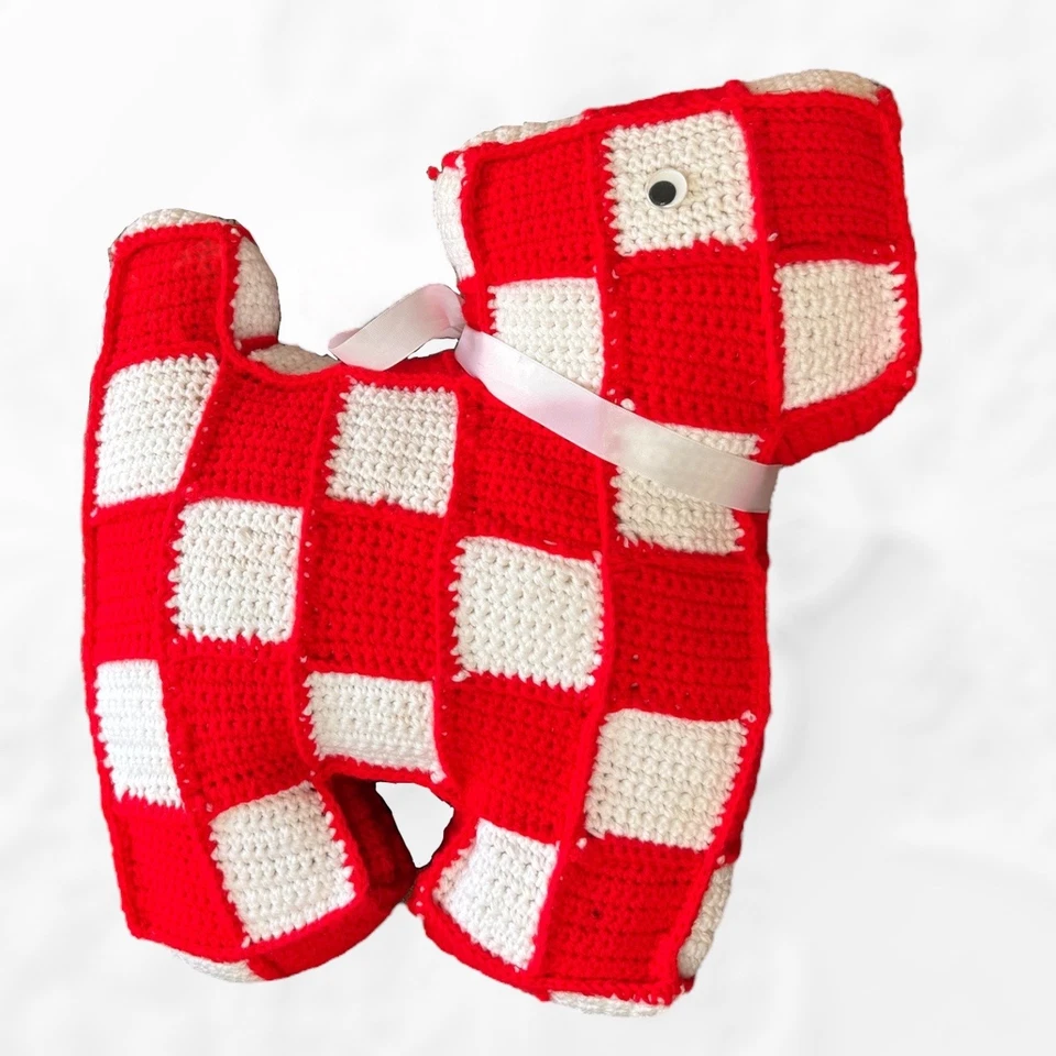 Crochet Cover Dog Pillow Hand Crafted Stuffed Red Checked Squares Large Vintage - Изображение 1 из 4
