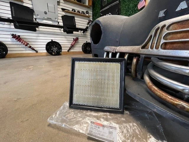 (1) Genuine OEM Motorcraft FA1883 Ford 7C3Z9601A Air Filter - Image 1 of 3
