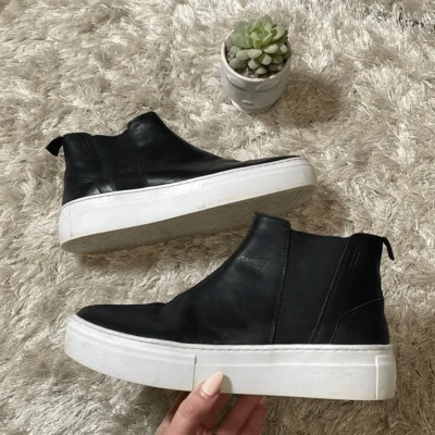 Botines de plataforma de cuero negro vagabundo 40/10 usados en excelente estado Foto 1 de 4