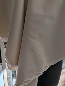 Tischdecke beige weiß eingesäumt 128 cm x 170 cm - Bild 1 von 2
