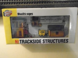 WALTHERS CORNERSTONE BUILT-UPS #933-2600 TRACKSIDE CONSTRUCTIONS N - Bild 1 von 1