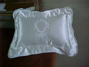 WEDDING RING BEARER IVORY  W WHITE TRIM SATIN DOWN PILLOW (NWT) - Picture 1 of 5