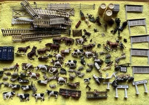 Joblot of OO Gauge Model Railway Accessories Inc Fencing Animals Signs & People - Picture 1 of 5