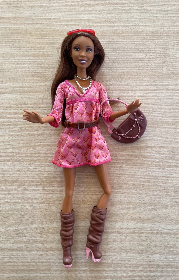 BARBIE FASHIONISTAS AA Nikki Artsy  100 + Poses 2009 Doll - Image 1 of 3