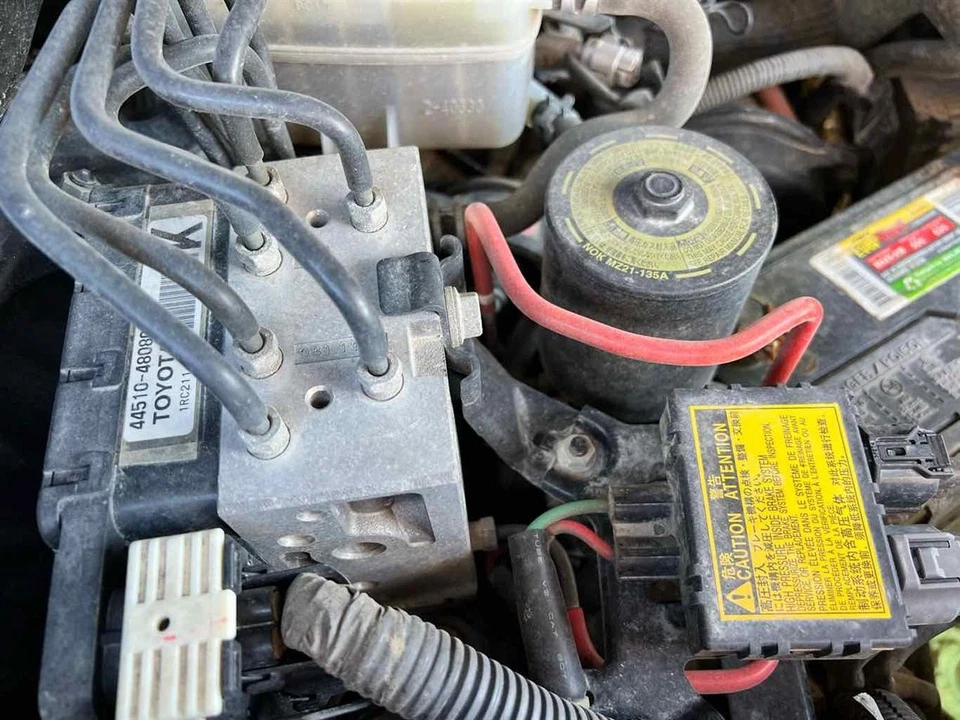 Used Fuel Injection Air Flow Meter fits: 2008 Toyota Highlander  Grade A - Image 1 of 4