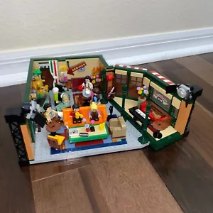 LEGO Ideas: Central Perk (21319) - Picture 1 of 4