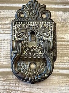 Ornate Vintage Reclaimed Brass Door Gate Knocker w/ Key Hole - Imagen 1 de 10