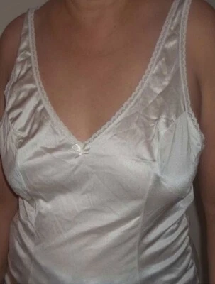 De colección. Camisola Vanity Fair 17-760 años 70 marfil hecha en EE. UU. lencería pin up talla 38 Foto 1 de 4