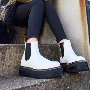 Dr. Martens Unisex 2976 Quad White Black Size US womens 8 Platform Chelsea Boot - Picture 1 of 11