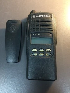 Motorola HT1250, AAH25KDF9AA5AN, VHF, 136-174 MHz, 128 CH, USADO, programado - Imagen 1 de 6