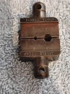 Y204P Die Set M22520/5-09 Mfg: Daniels  Condition: Used - Picture 1 of 2