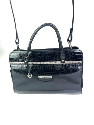 Maletín de mano Brighton para dama de tamaño mediano de nailon negro imitación cuero Foto 1 de 4