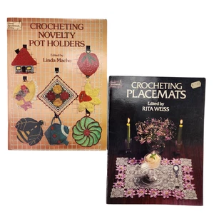 Vtg 80s Lot 2 Dover Needlework Crocheting Placemats & Novelty Potholders Books - Picture 1 of 10
