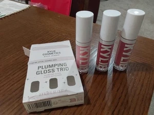 Kylie Plumping Gloss Trio 0,10 oz cada uno en ROSA/ROSA/BERRY ¡NUEVO EN CAJA! - Imagen 1 de 1