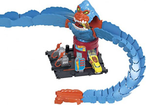 Hot Wheels City Wreck & Ride Gorilla Attack & 1 Car Connects to Gas Station Set 