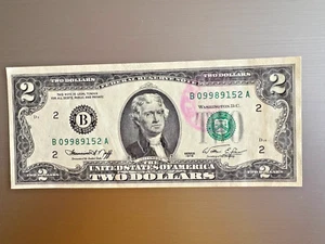 1976 2 Dollar Bill Bicentennial Year with 13 Cent Stamp - Picture 1 of 2