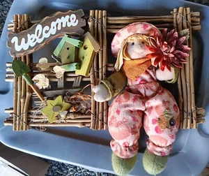 Autumn Fall Wooden Welcome Sign w/ Plush Figurine & Wooden Wire Prima Creations - Picture 1 of 9