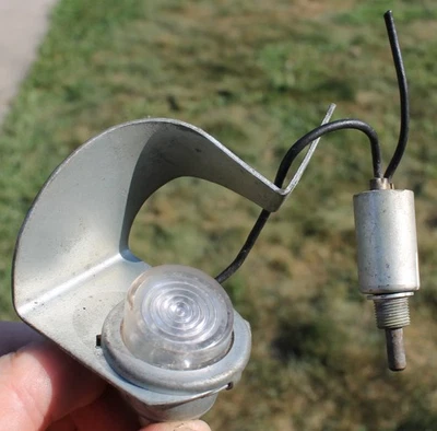 1963 1964 OLDSMOBILE 88 STARFIRE DYNAMIC 98 DASHBOARD GLOVE BOX LIGHT LAMP - Image 1 of 4