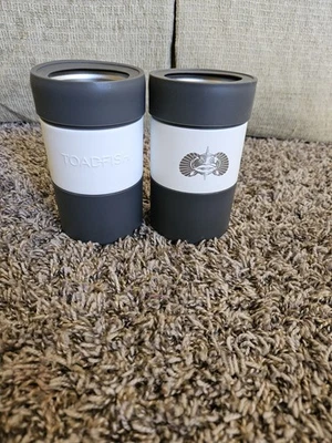 2x Enfriador de latas antivuelco de pez sapo - Blanco y gris Antideslizante Nuevo con 2x juntas Foto 1 de 4