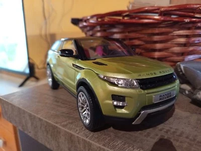 Range Rover Evoque 2011 scala 1/18 verde GT-Autos usato con scatola. Raro. - Immagine 1 di 4