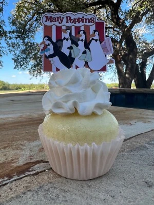 Disney Mary Poppins Jolly Holiday Penguin Exhibición de comida falsa Fiesta Cupcakes Usado en Excelente Condición Foto 1 de 4