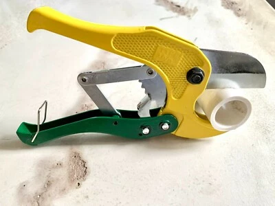 PVC PIPE TUBING CUTTER HOSE RATCHETING CUT ACTION TYPE CUTS UP TO 1-5/8"  - Image 1 of 4