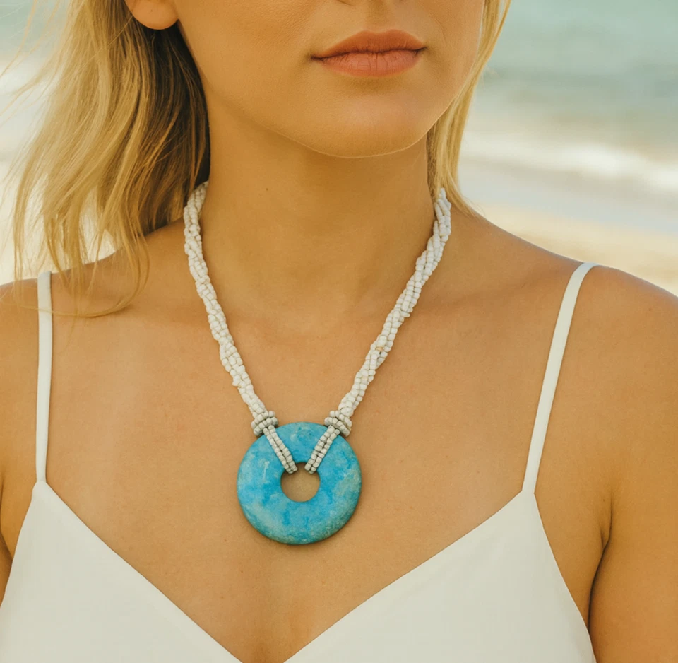 COLLAR CUENTAS SEMILLA BLANCA CON UN GRAN COLGANTE REDONDO TURQUESA (19 de largo)... Foto 1 de 4