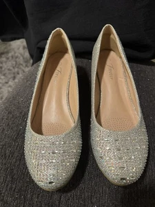 Forever Women's Fisher 3K Champagne Rhinestone Embellished Pumps In NWT Size 7.5 - Picture 1 of 6