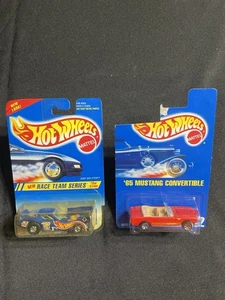 Hot Wheels 90s Lot of 2 - ’65 Mustang Convertible & Race Team Side-Splitter LESEN - Bild 1 von 9