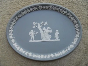 Vintage 10" Wedgwood Gray Jasperware Oval Plate, Cupid and Goddess. England. - Picture 1 of 5