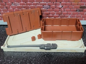 Ostrich Express FAV-BX02 1/18 Street Weapons: Red crate w/wrench - Picture 1 of 5