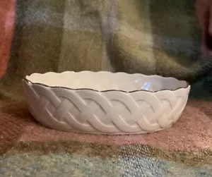 Lenox Ivory Braided Lattice Basket Weave Oval Serving Bowl Scallop Gold Trim USA - Picture 1 of 7