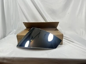 82741382 - Volvo VNL - Parachoques esquina plateada borde cromado - AUTÉNTICA PIEZA DE FABRICANTE DE EQUIPOS ORIGINALES VOLVO - Imagen 1 de 5