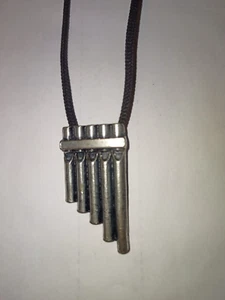 COLLANA CIONDOLO METALLO SICU FLAUTO DI PAN SIKU C102 - Picture 1 of 2