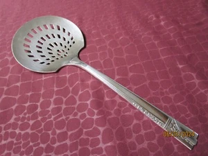 CAPRICE 1939 Pierced Tomato Server MCM Silverplate No Monogram gu - Picture 1 of 4