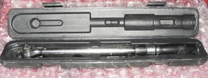 Chiave dinamometrica Husky 39103 tipo a scatto 3/8" presa di azionamento 20-100 ft/lbs con custodia - Foto 1 di 2