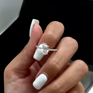 Alianza de boda con certificación IGI creada en laboratorio de oro blanco de 14 quilates diamante talla ovalada de 1,40 quilates - Imagen 1 de 14