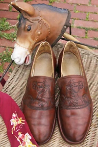 1930s Leather Tooled Western Theme Slippers w Horse & Lassoo Size 7-1/2 N L@@K! - Picture 1 of 3