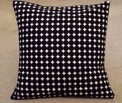 New cushion covers 16 x 16 inch retro black white circle spotted geometric spots - Image 1 of 4